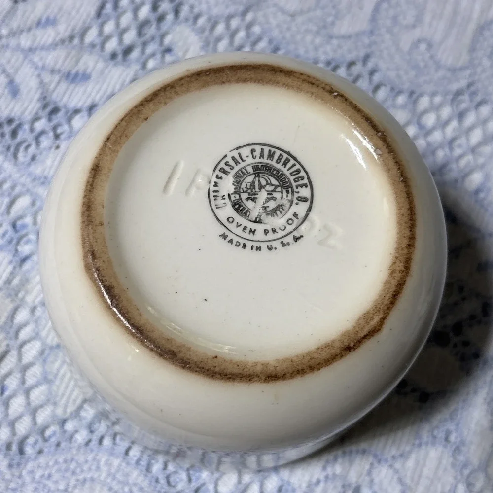 Vintage Universal Potteries Cambridge Iris Pattern Mixing Bowl 5 In 1 Pint